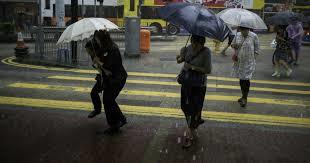 홍콩, 태풍 하이마 접근···항공편 200여 편 결항