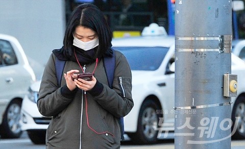  출근길 ‘반짝 추위’ 이어져···찬바람 강하게 불어 체감온도 ‘뚝’