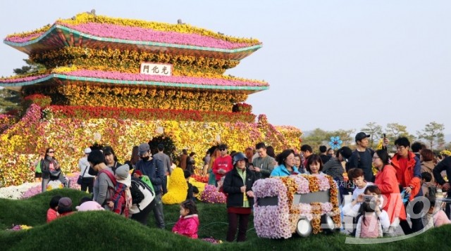 함평국향대전 성황리 폐막..., 궂은 날씨 20만 명 다녀가 기사의 사진