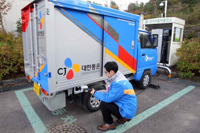 CJ대한통운은 제주도에서 전기화물차 배송 시범 서비스를 개시한다. 사진=CJ대한통운 제공