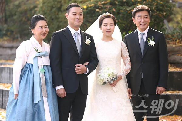 ‘정몽구 회장 외손녀 선아영씨와 탤런트 길용우 아들 길성진씨 결혼식 풍경’ 기사의 사진