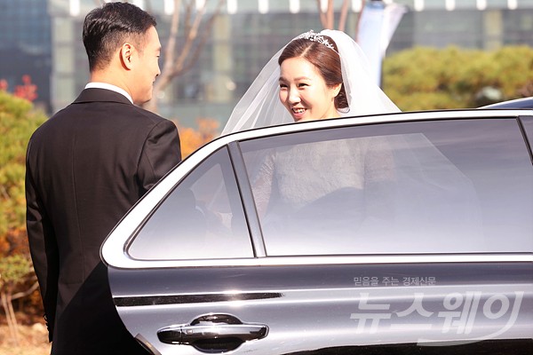 ‘정몽구 회장 외손녀 선아영씨와 탤런트 길용우 아들 길성진씨 결혼식 풍경’ 기사의 사진
