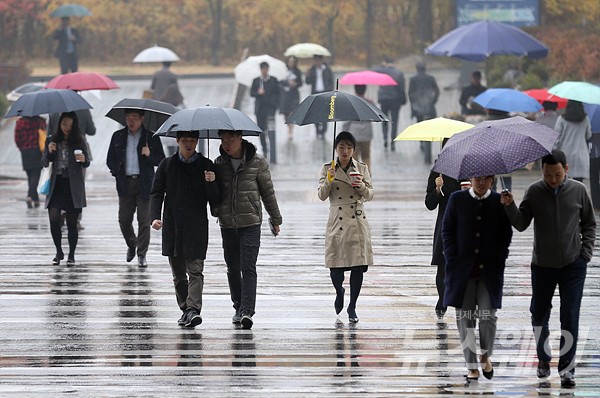 오늘 날씨, 전국 흐리고 대부분 비···수도권 미세먼지 ‘나쁨’. 사진=최신혜 기자 shchoi@newsway.co.kr