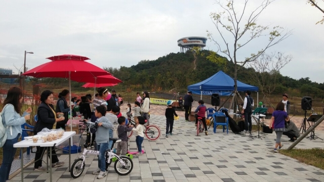 빛가람 호수공원 야외공연장에서 열린 플리마켓 ‘올 마켓’행사 모습.