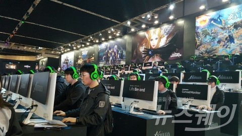 지스타 베테랑 ‘넥슨’···400부스 위엄 뽐내며 ‘관객 몰이’