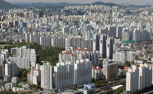 부동산 정책에 흔들리는 ‘강남’··· 아파트값 얼마나 빠졌나 기사의 사진