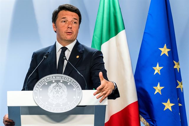 렌치 이탈리아 총리, 개헌 국민투표 패배 시인(1보)