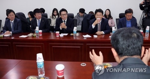 與 비상시국위 ‘탄핵안 가결 준비 완료’