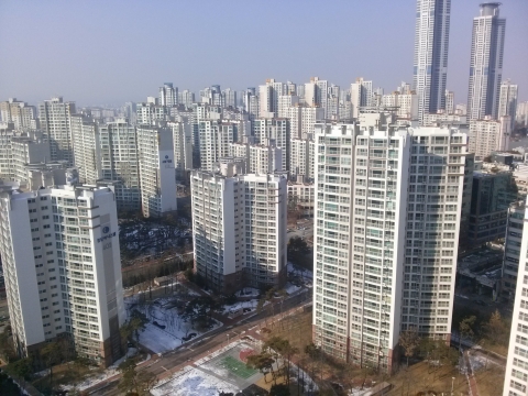 잇따른 부동산 억제책··· 분양권 시장 먹구름 가득
