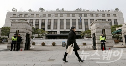 헌재 “‘시위대가 사람 폭행 시 가중처벌’ 규정은 합헌”