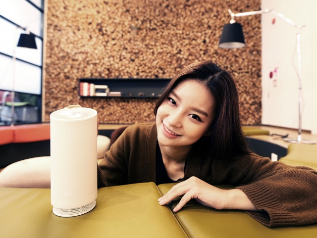 SK텔레콤은 음성인식 기반 인공지능서비스 ‘누구(NUGU)’를 지속적으로 업그레이드하며 차별화된 서비스를 선보이고 있다. 사진=SK텔레콤 제공.