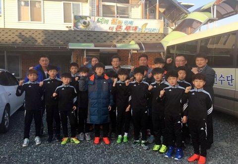장흥군체육회, 체육 꿈나무에 동계 용품 지원