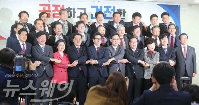 새누리당 비주류의원 29명 탈당 및 ‘개혁보수신당(가칭)’ 창당 공식 선언. 사진=이수길 기자 leo2004@newsway.co.kr