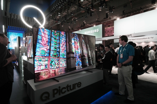 미국 라스베이거스 컨벤션센터 내 삼성전자 CES 전시부스에 삼성 QLED TV가 전시돼 있다. 사진=삼성전자 제공