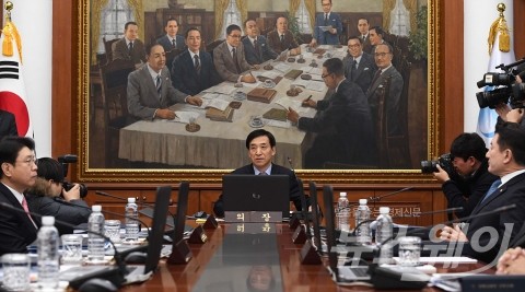 기준금리 7개월 연속 동결··· 채권시장  ‘관망’