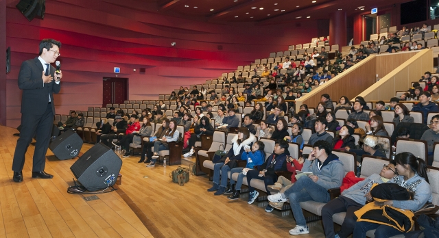 르노삼성자동차가 지난 15일 임직원과 초등학교 자녀들을 대상으로 ‘자녀교육 토크 콘서트’를 개최했다. 사진=르노삼성차 제공