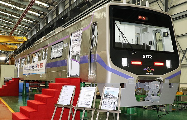 현대로템은 지난 2015년 12월 서울시 도시기반시설본부로부터 5호선 연장구간에 투입될 전동차 32량을 수주해 1년여 만에 시제차량을 처음 공개했다. 사진=현대로템 제공