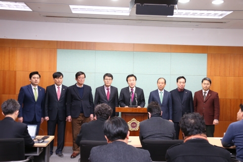 &quot;전북 젖줄 새만금 사업 전폭 지원하겠다&quot;
