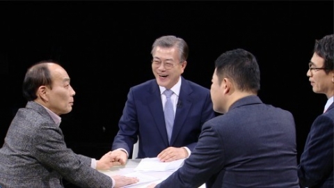 ‘썰전’ 문재인, 동문 전원책에 “내 선배인 줄 알았다”