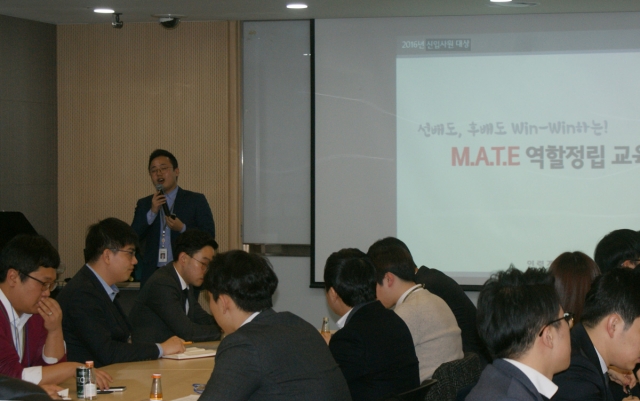 아워홈이 서울 강남구 아워홈빌딩 지수홀에서 신입사원과 선배사원 80명을 대상으로 ‘신입사원 케어 프로그램 7기’ 발대식을 개최했다. 사진=아워홈 제공