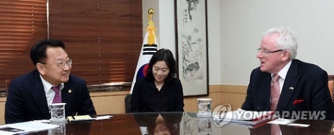 유일호 “브렉시트 불확실성 여전···한·영 FTA 검토 필요”