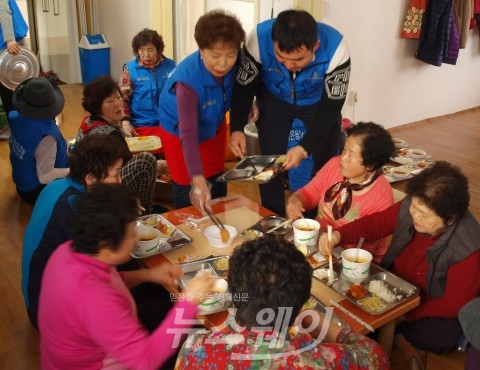 광주광역시 광산구, 어룡동 바르게살기위 어르신들에 육개장 봉사