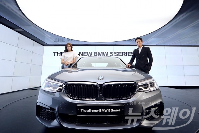 BMW 신형 5시리즈의 가장 큰 특징은 전 라인업에 M 스포츠 패키지를 기본 적용한 것이다. 이러한 옵션 추가는 국내 소비자들에게만 한정 되어 판매키로 했다. 사진=이수길 기자