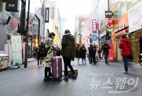 “오를 만 하면 또”···中 리스크에 소비株 ‘울상’