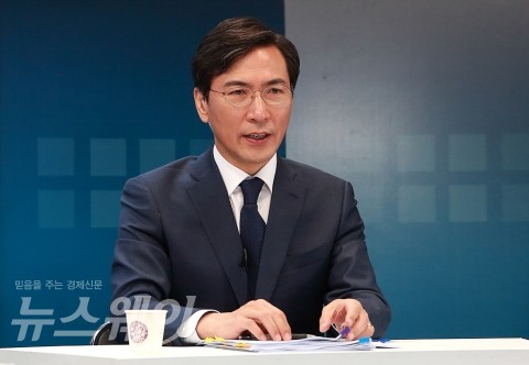 ‘포스트文’ 안희정까지···현직비서 &quot;수개월간 성폭력당해&quot; 주장