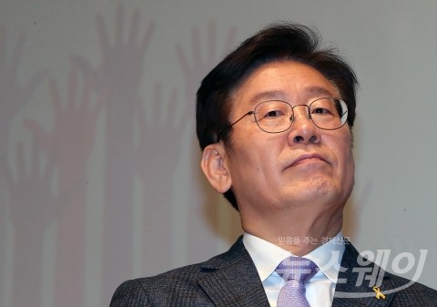 이재명 ‘무상교복 부결’ 시의원 명단 공개, 뿔난 바른정당 왜?
