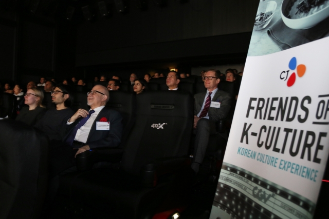 CJ그룹이 지난 9일 CGV청담씨네씨티에 주한 외국 대사와 외교관을 초청해 영화 ‘공조’를 4DX로 관람하는 행사를 가졌다. 사진=CJ그룹 제공