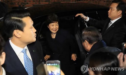 박근혜 전 대통령, 삼성동 사저 도착···“진실 밝혀진다고 믿고 있다”