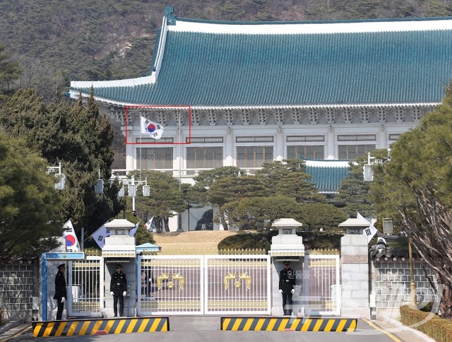 청와대 봉황기. 사진=최신혜 기자 shchoi@newsway.co.kr