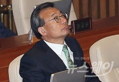 이정현 “내년 전문관료·청년 중심 신당 창당”