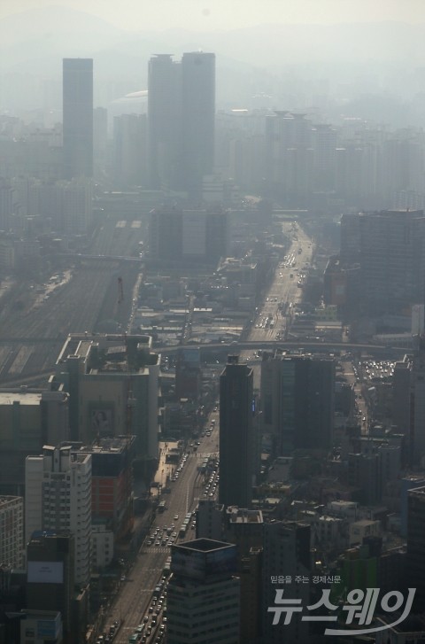  전국 대체로 맑고 미세먼지 농도 ‘나쁨’···건조특보 주의