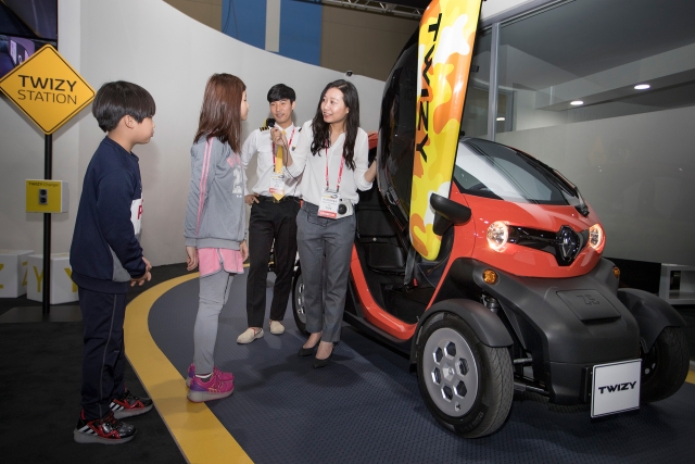 2017 서울모터쇼에서 ‘꿈꾸게 하는 남다른 미래’란 주제로 참여하는 르노삼성자동차가 어린이 관람객들을 위한 다양한 이벤트를 진행하고 있다. 사진=르노삼성자동차 제공
