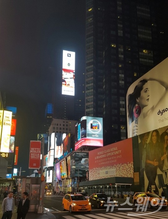 미국 뉴욕 타임스퀘어 옥외 광고판에 LG G6 광고영상이 걸렸다. 사진=한재희 기자