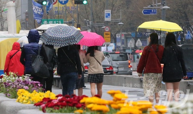 오늘 날씨 전국 흐리고 비, 오전 중 대부분 그쳐···미세먼지 ‘좋음’. 사진=이수길 기자 leo2004@newsway.co.kr