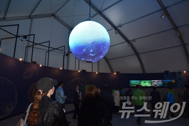 LED BALL 전광판을 이용해 신비하고 아름다운 해양생태계를 감상할 수 있는 지구환경관.