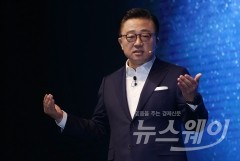 고동진 삼성전자 사장의 고민··· ‘폴더블폰’ 승부수?