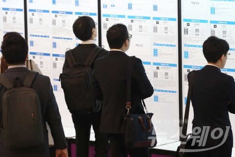 제조업 일자리 11개월째 뒷걸음질···5월 취업자 전년比 37.5만명↑