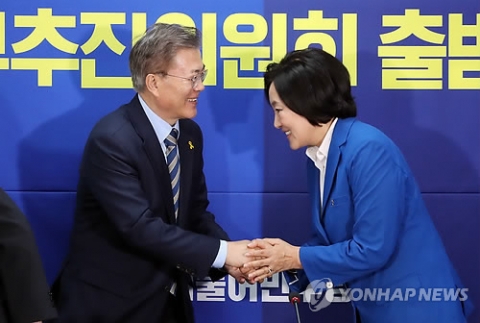 문재인, 통합정부추진위원회 구성···중도·보수 ‘외연 확장’ 추진