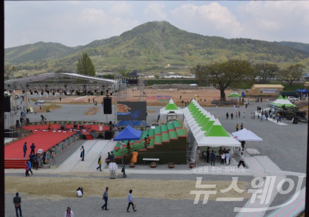 전라병영성 성루에서 바라본 축제장(23일 오후 1시)