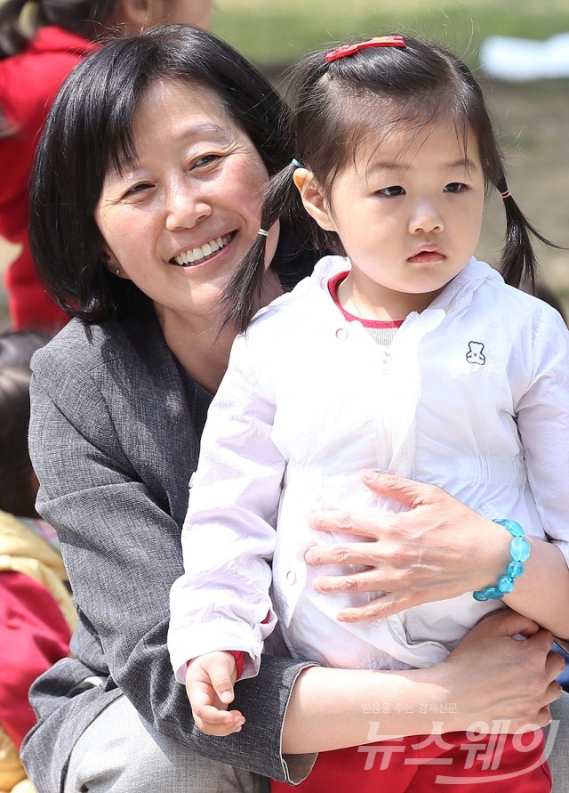 안철수 국민의당 대선후보 김미경 교수, 어린이교통교육장. 사진=최신혜 기자 shchoi@newsway.co.kr