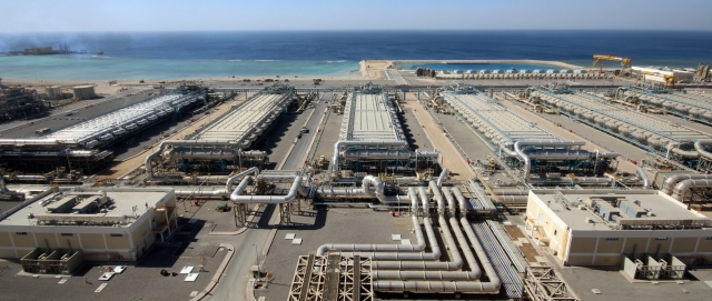 두산중공업이 2012년 수주해 ‘올해의 민간용 해수담수화 플랜트(Municipal Desalination Plant of the Year)’에 선정된 사우디아라비아 얀부3 해수담수화플랜트 전경. (사진=두산중공업 제공)