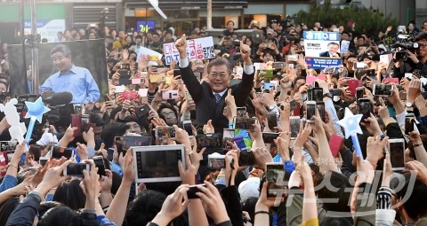 이재명이 곧 문재인?···文, 성남 유세에 5000명 시민 ‘화답’