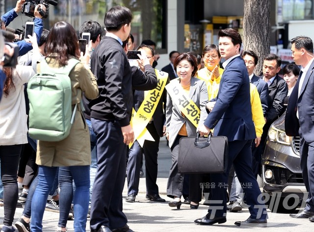 심상정 대선 후보, 홍대 집중 유세. 사진=최신혜 기자 shchoi@newsway.co.kr