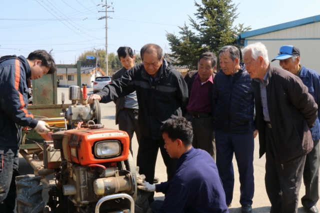 보성군이 농기계 순회수리 서비스를 하고 있다.