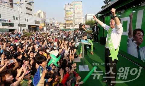 유세 전략 바꾼 안철수···‘안풍’ 살아날까