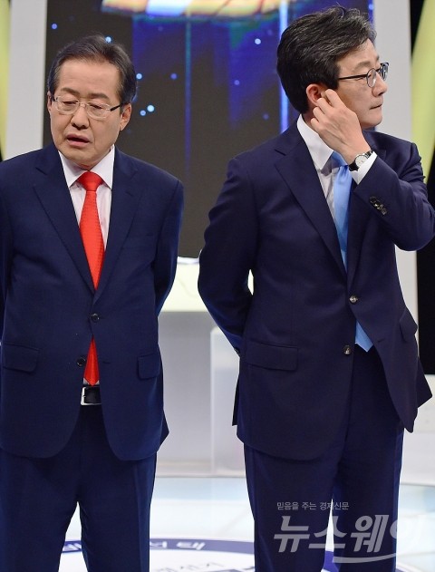 ‘바른정당 탈당’에 洪 “덕 없는 후보” vs 劉 “자격 없는 후보”